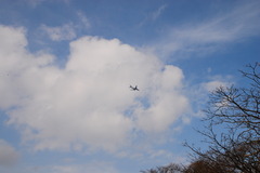 青空に飛行機