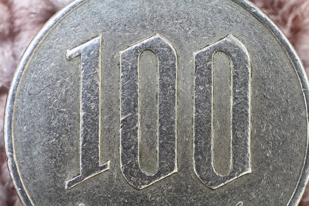 100