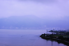 雨、諏訪湖