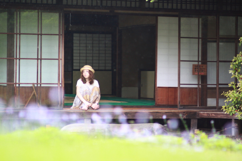 雨の縁側