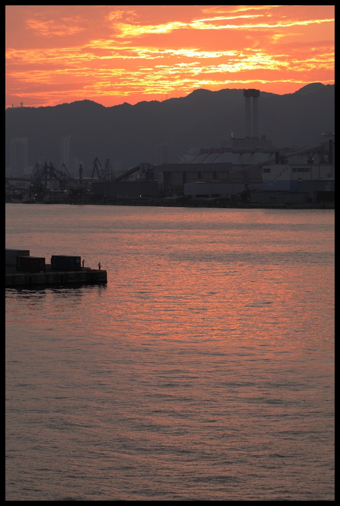 釣人と海