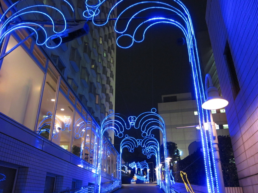 品川駅前の夜
