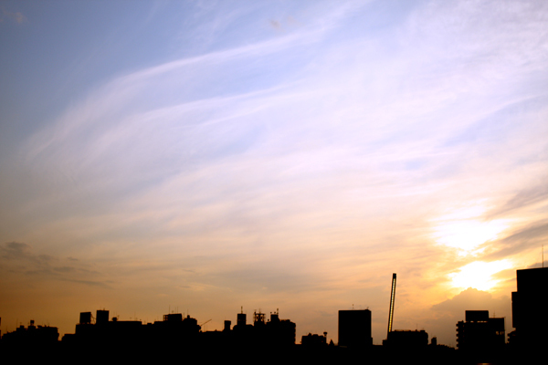 空の広さと夕日と雲