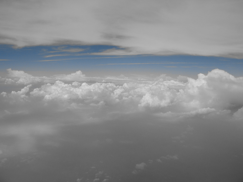 雲に挟まれて