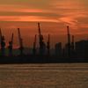 夕暮れの造船所