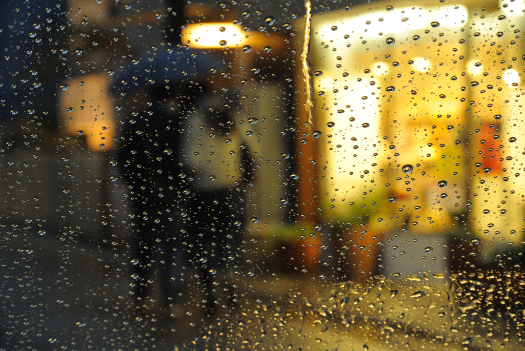 冷たい雨