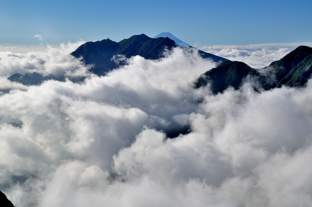 駒津峰から望む鳳凰三山