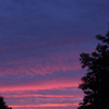 窓から見える夕焼け空