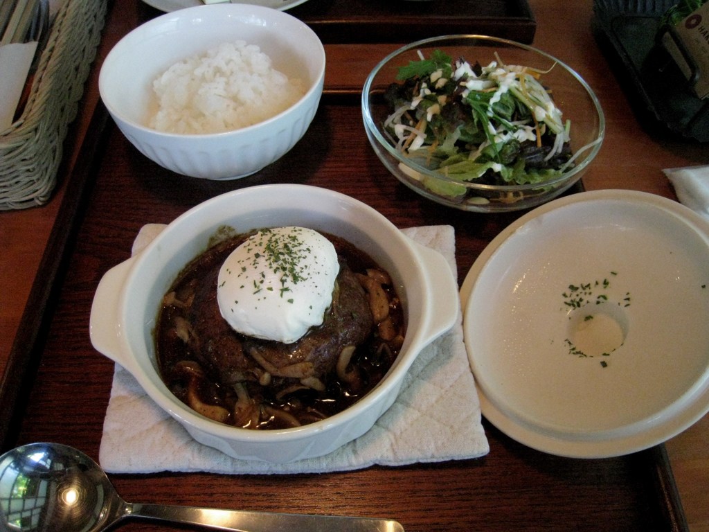 煮込みハンバーグ