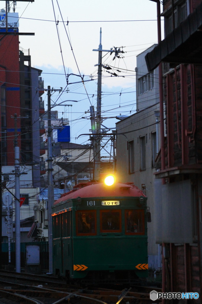 朝焼けの始発駅へ（阪堺・モ161）