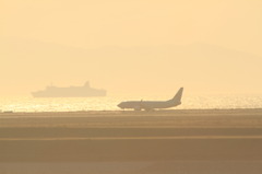 第二滑走路・夕暮れを写す（14・05・11関西空港）