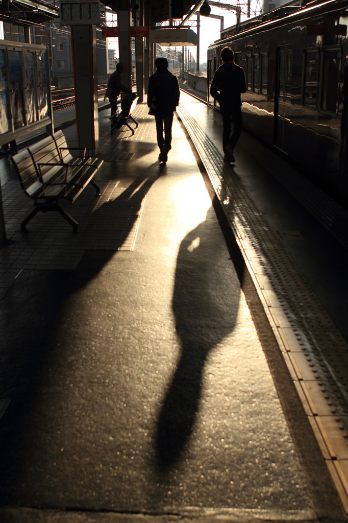 電車から影は伸びて