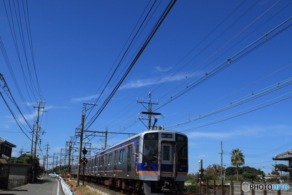 青空の青い電車