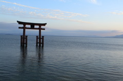 湖上の鳥居
