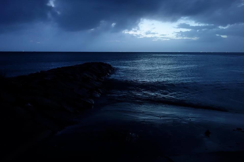 紺碧の海