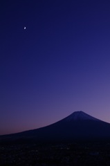 月と富士