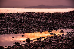 砂利浜の夕暮れ