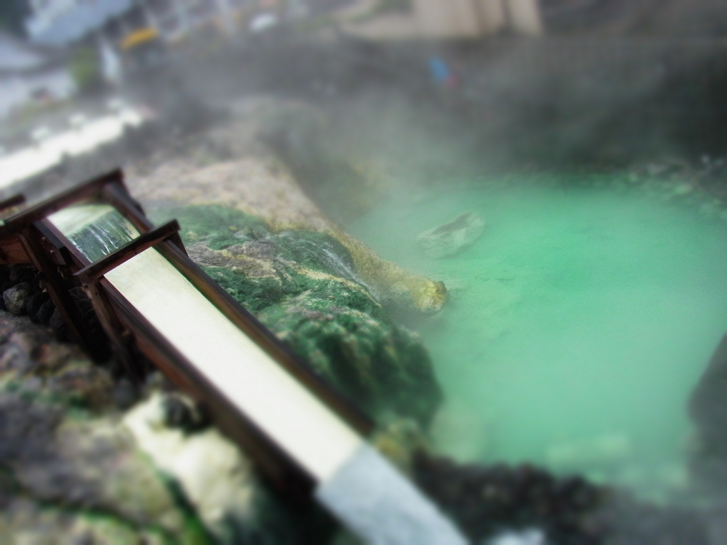 『草津温泉　湯畑滝壺』