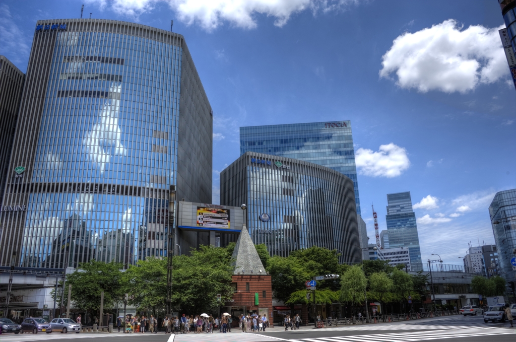 『銀座　数寄屋橋交差点』