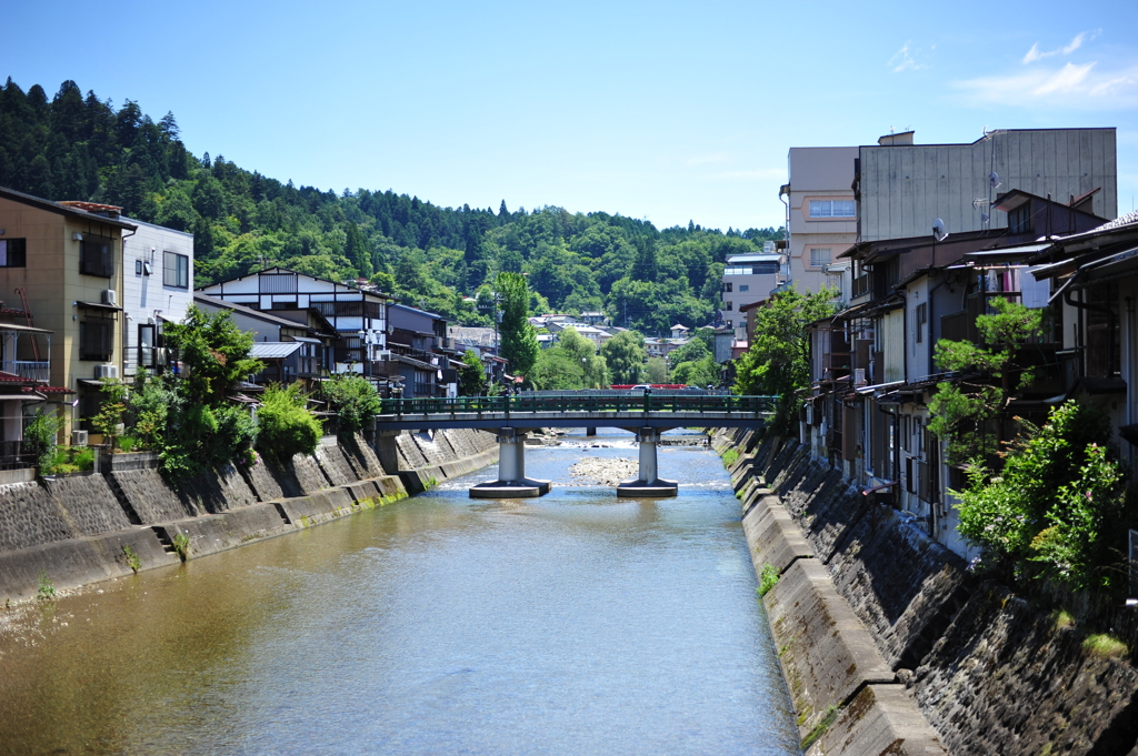 「高山市内　鍛冶橋からの景色」