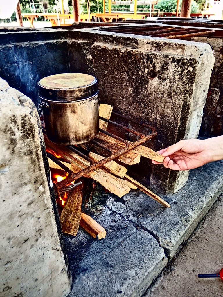 『飯盒炊爨』
