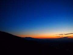 日光の夜明け