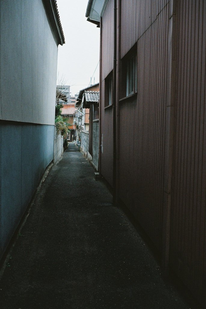 路地裏の色