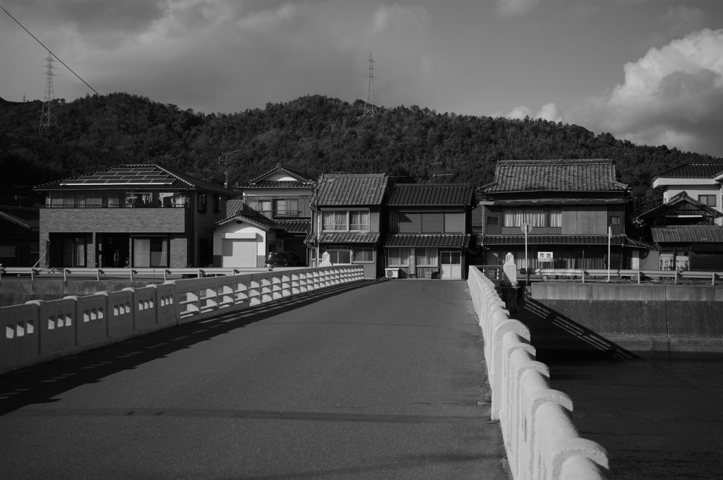 パート帰りの母を待った思い出の橋で