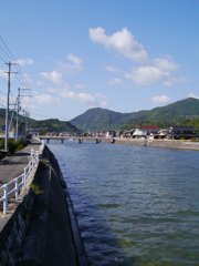 山から海への道