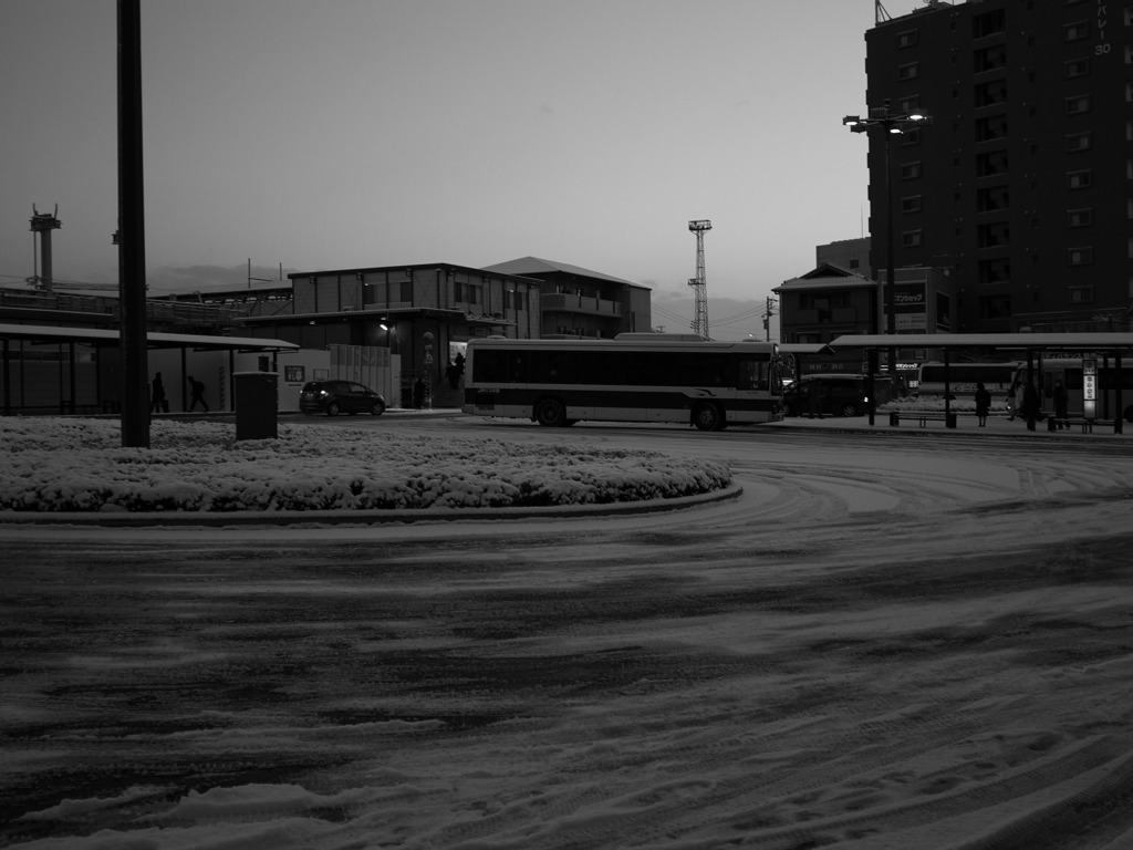 雪景色・駅前ロータリー
