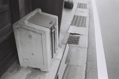 昭和遺産・コンクリート製ゴミ箱