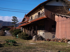 古びた納屋