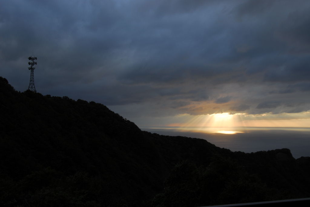 黄金に光り輝く島