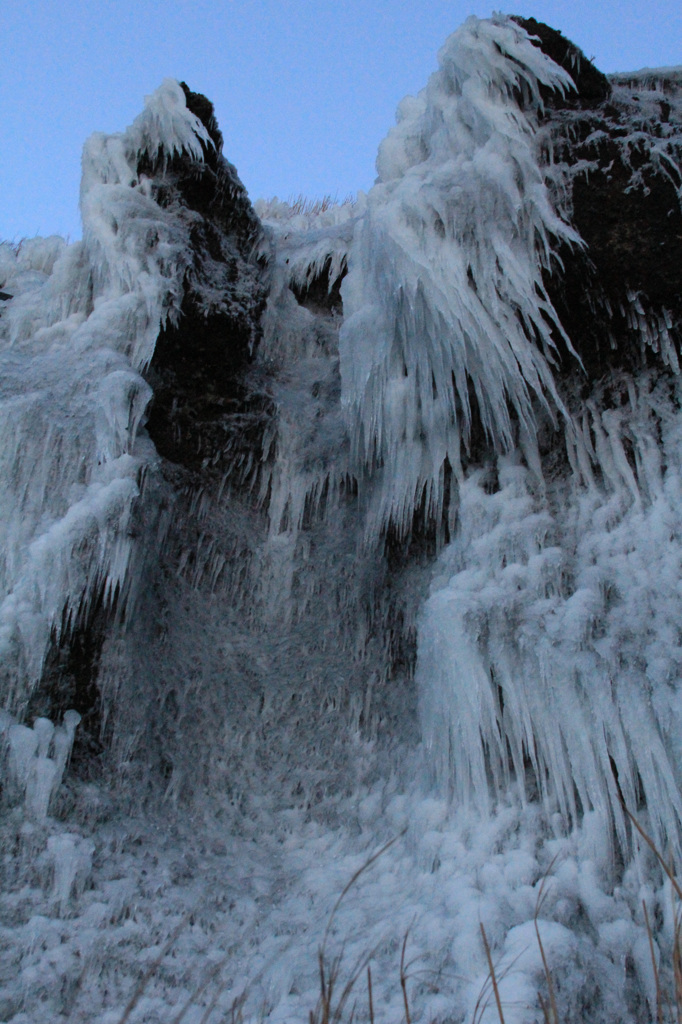 凍て付く断崖