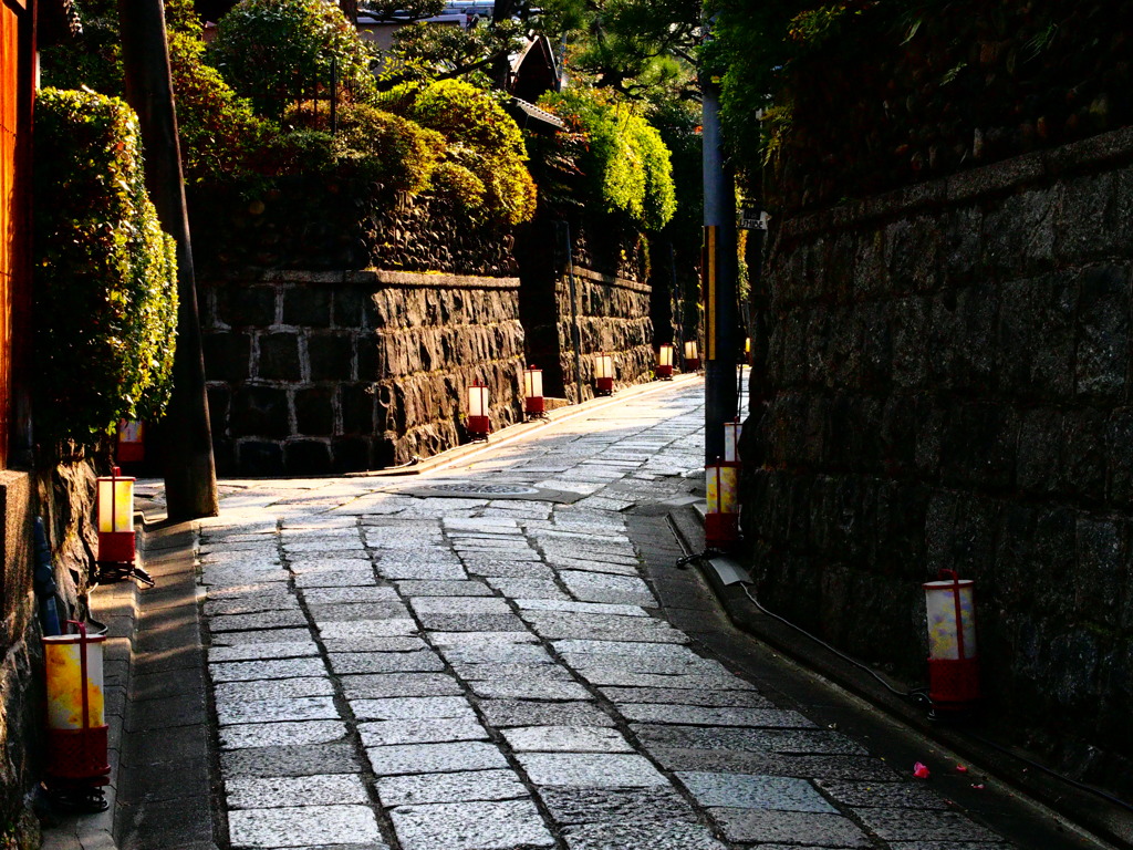朝の石塀小路