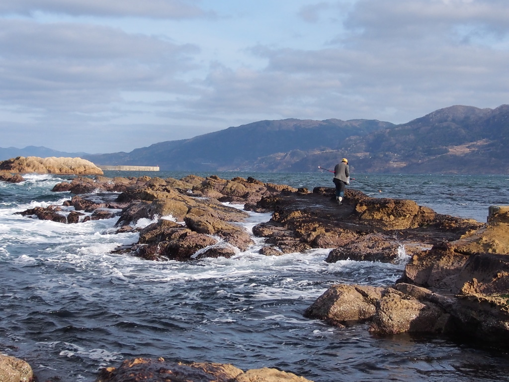 岩場と漁師