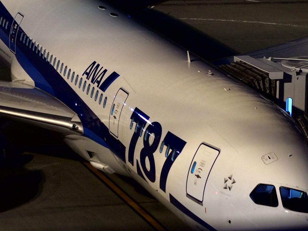 ７８７