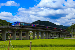 スーパーはくと 颯爽と