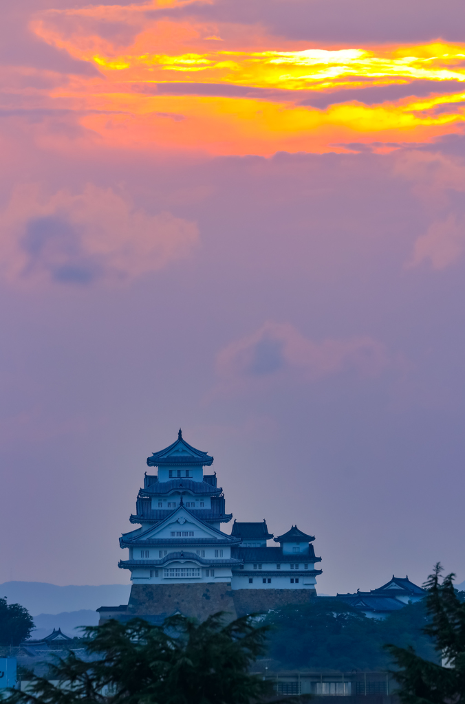 夕暮れ時の姫路城