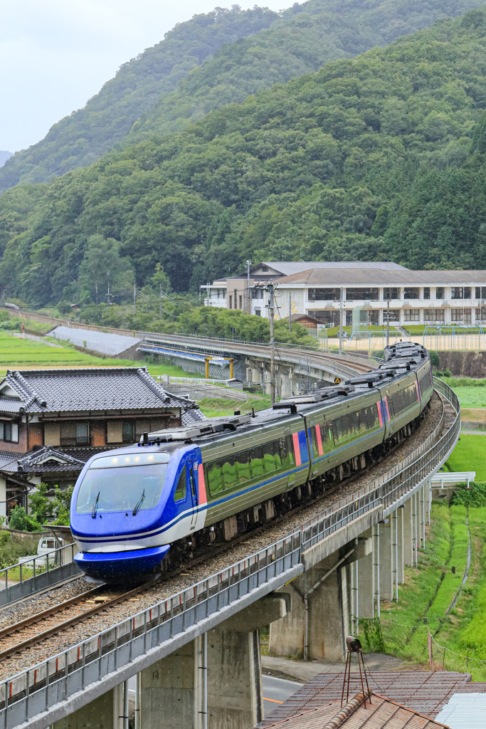 白兎の雨中走行