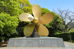 黄金の巨大スクリュー