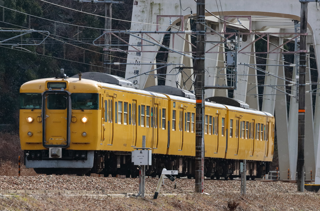 A Yellow Train ②