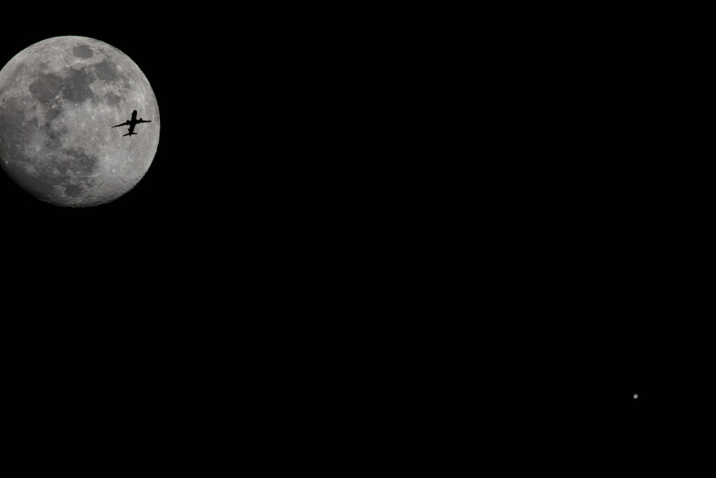 月と木星と飛行機