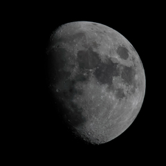 月 2020.11.25 《固定三脚とカメラレンズで》