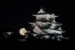 姫路城と満月 ①