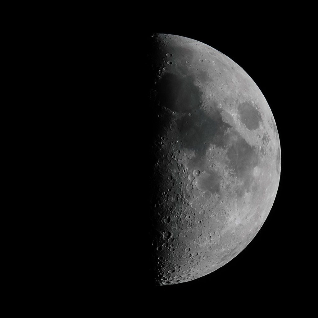 月 2018.08.18 《カメラレンズで》