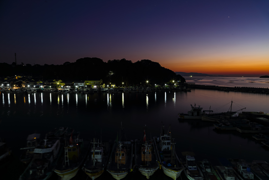 夕闇迫る室津港