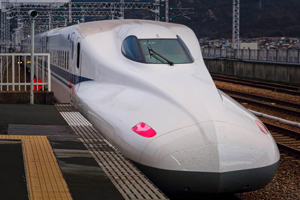 東へと向かう列車で ♪