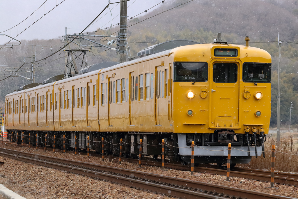 A Yellow Train ①