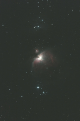 玄関前のオリオン大星雲  5秒 ×  8枚 加算平均コンポジット
